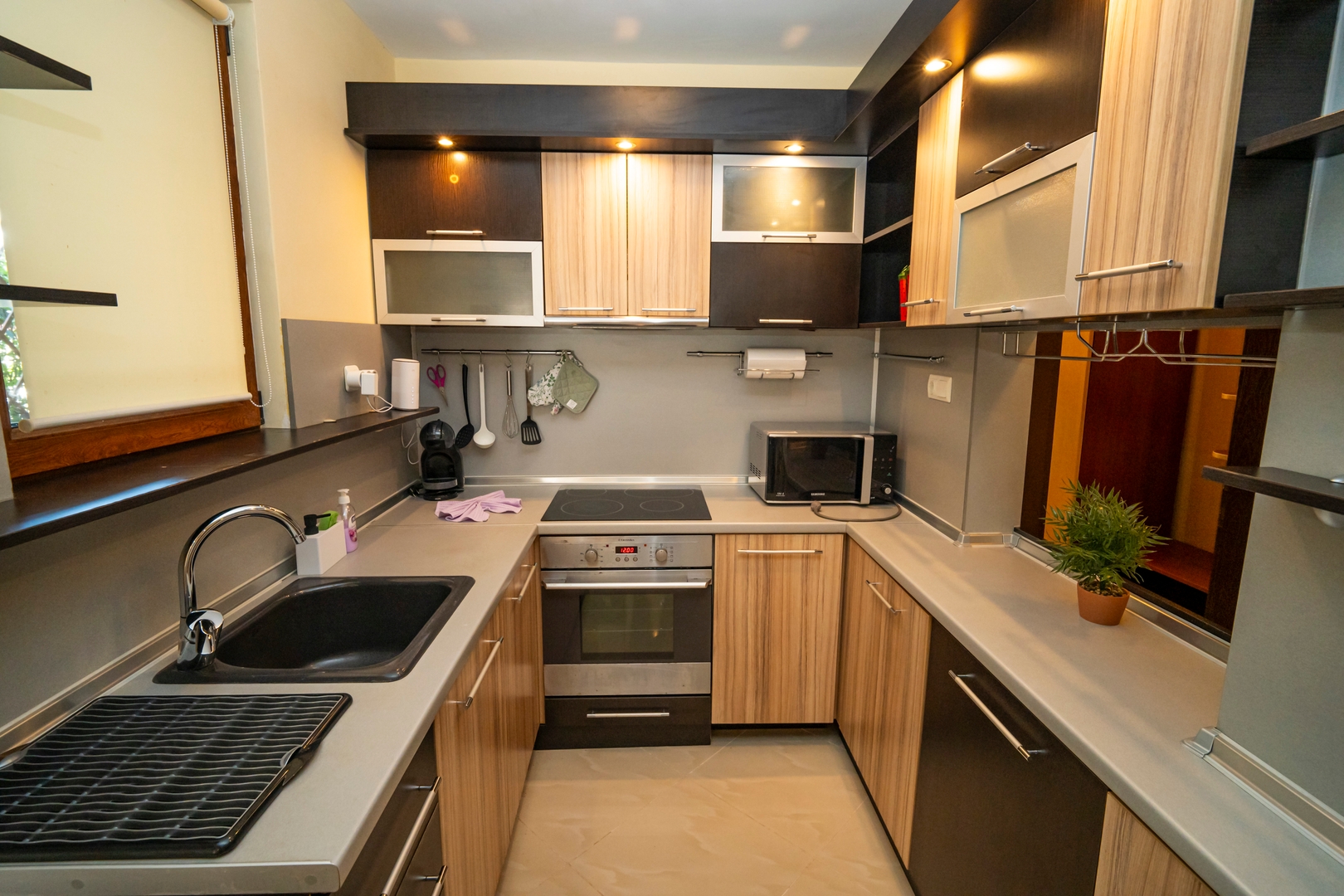 The Family Courtyard - LARGE 2BD Apartment 3 Flat Manager Booking