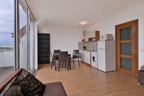 One-Bedroom Maisonette with Spacious Terrace 12 Flataway