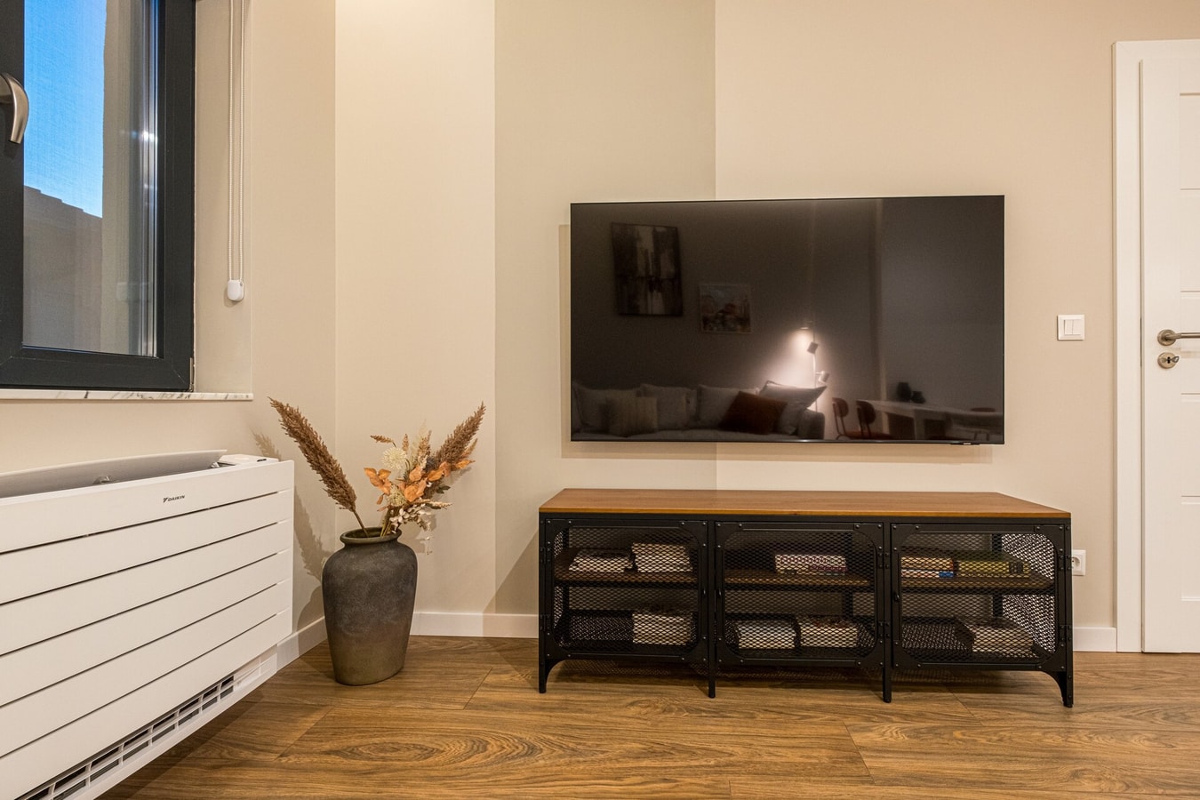 South 2.2 - Brand New Modern 1BD in Sofia Center 6 Flat Manager Booking
