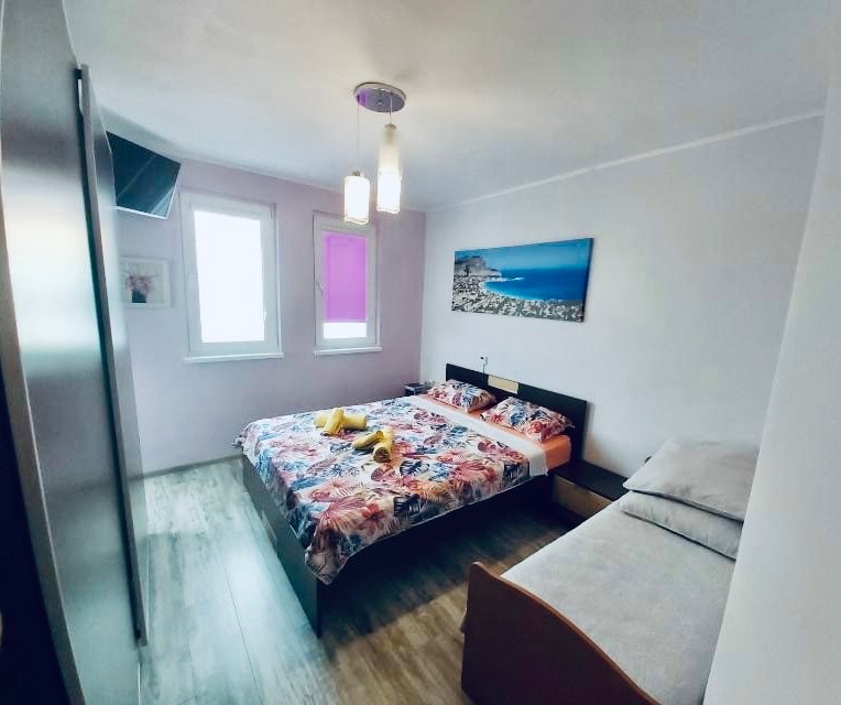 Colorful 1-BDR Apartment - Top center of Burgas Flataway