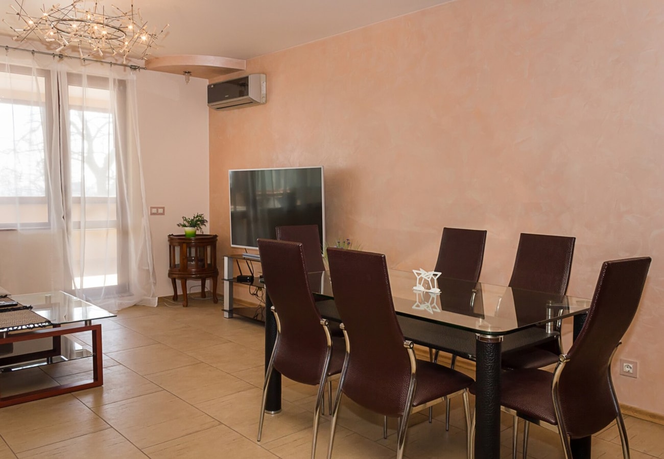 Varna Gem: 2BD Flat with Sunny Balcony 11 Flat Manager Booking