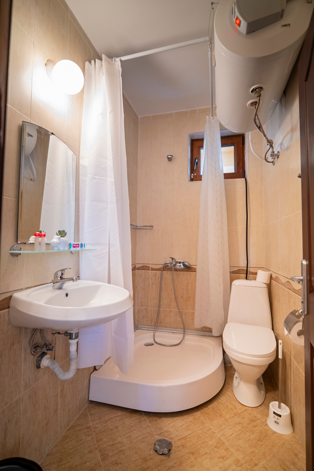 The Family Courtyard - LARGE 2BD Apartment 21 Flat Manager Booking