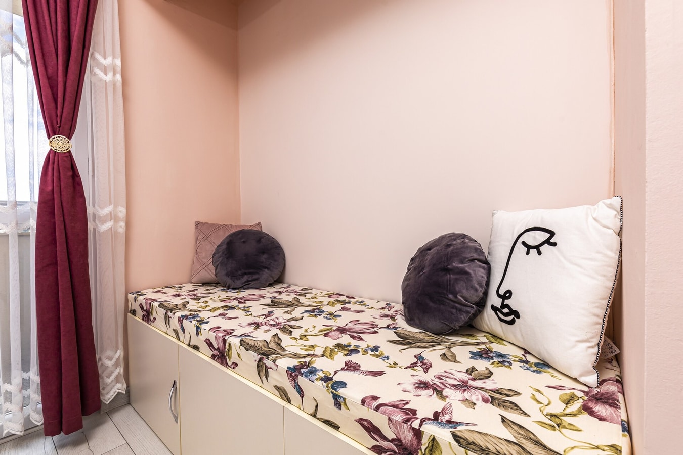 Bright Modern 2BD Apartment with Panoramic View 8 Flat Manager Booking