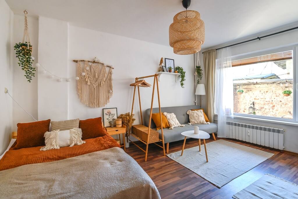 Cosy&Art 1BD Apartment next to Slaveykov Square Flataway