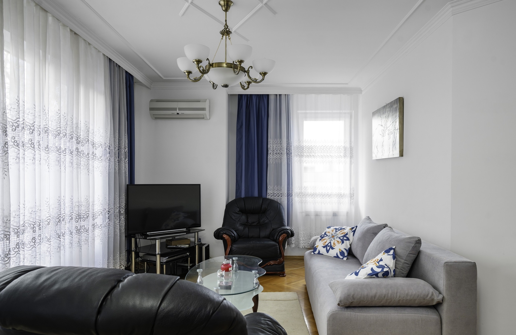 Cozy 2BD Apartment close to South Park 6 Flat Manager Booking