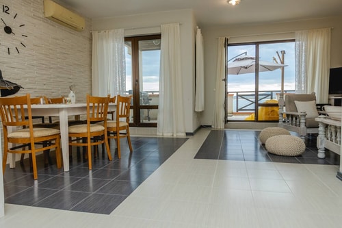 Lovely 3BD flat with PARKING and SEA VIEW 24 Flat Manager Booking