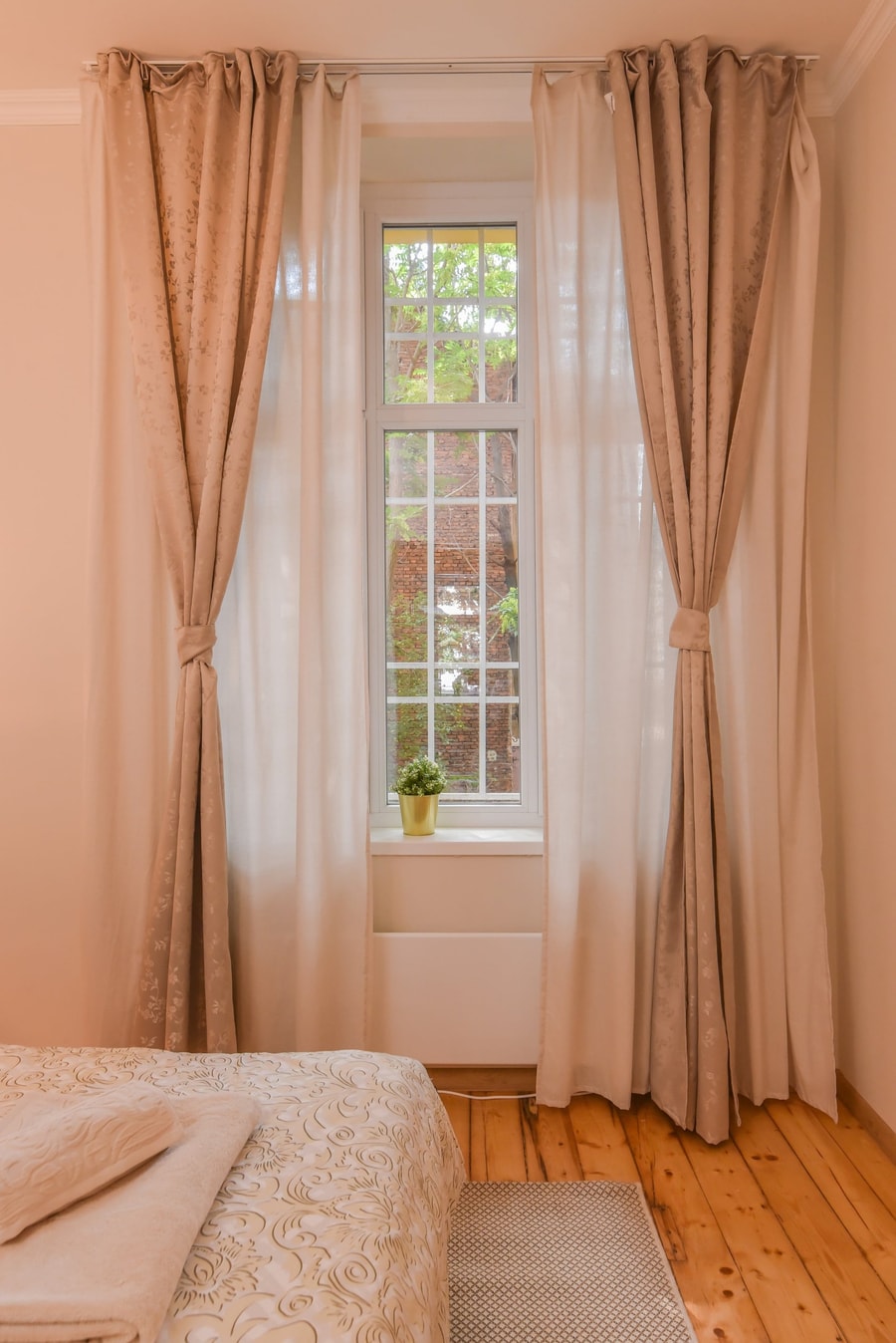 Spacious vintage 2BR, 2bath apartment 8 Flat Manager Booking