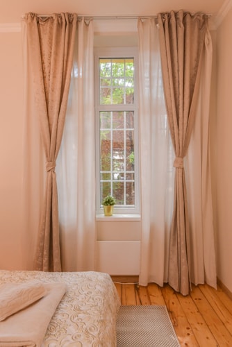 Spacious vintage 2BR, 2bath apartment 8 Flat Manager Booking