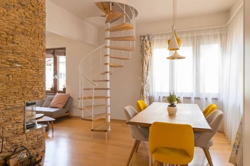 Designer One-bedroom Maisonette with Best Location 0 Flataway