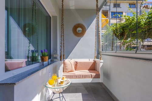 White&Grey Two 1-BD Apartments 10 Flat Manager Booking