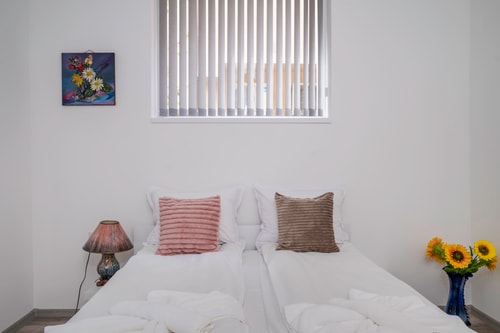 Central 1BD Next to Womens Market and Sofia's Gems 14 Flat Manager Booking