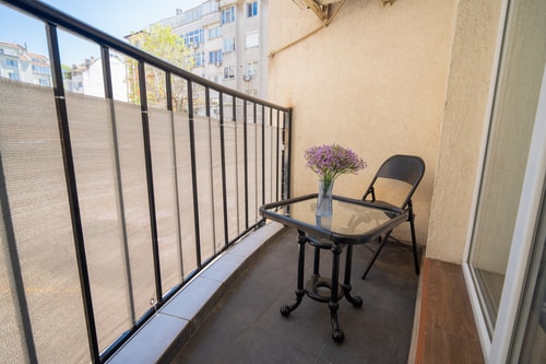 Spacious 2BD Apartment - Walk to City Center 7 Flat Manager Booking