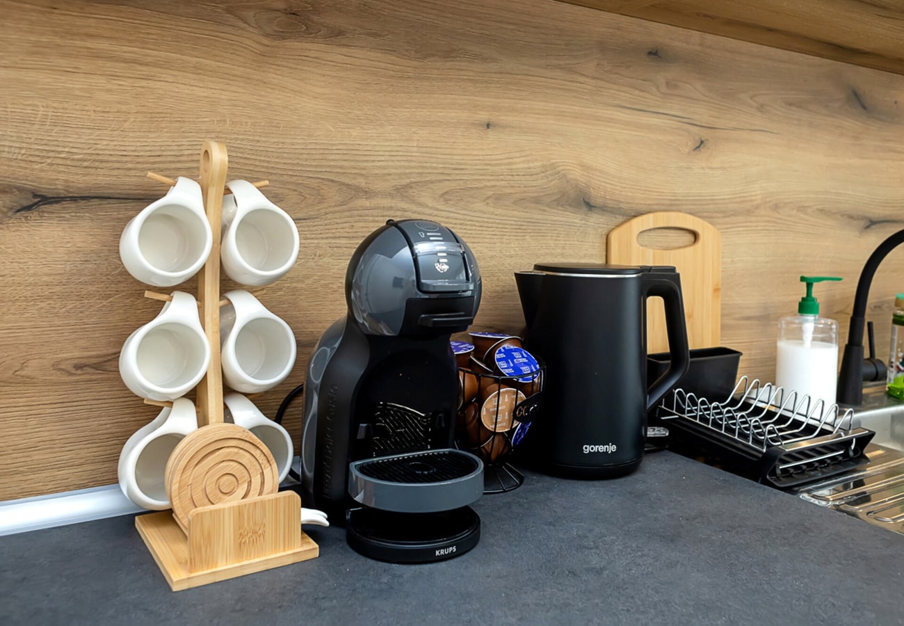 Bright One-Bedroom Flat with Balcony | Quiet Area 11 Flat Manager Booking