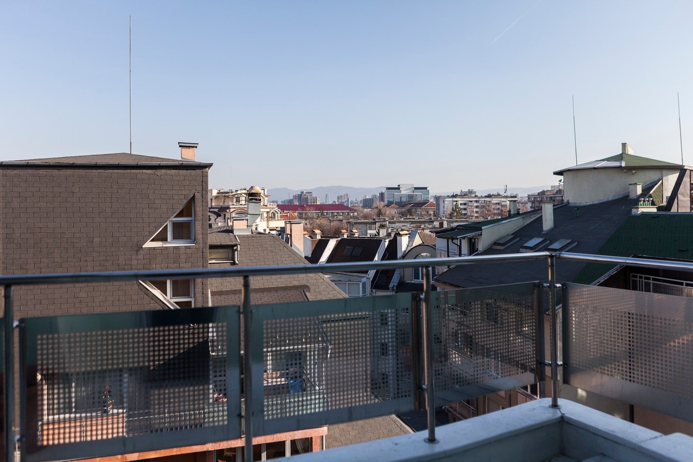 Tony's Sunny Rooftop Studio 8 Flat Manager Booking