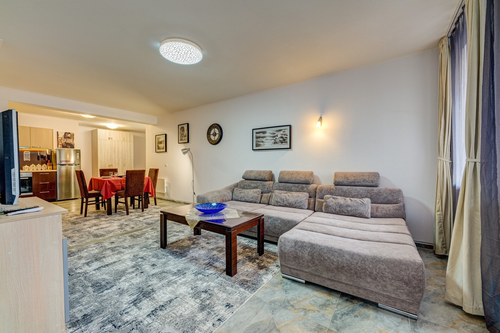 Bright and Spacious 2-BDR Apartment with Balcony 1 Flat Manager Booking