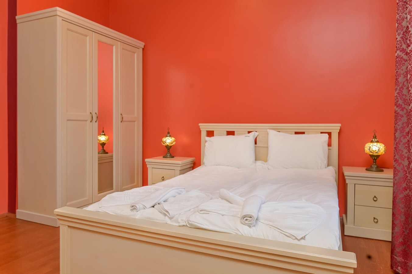 Life in Colors ~ Two-Bedroom Premium Apartment 20 Flat Manager Booking