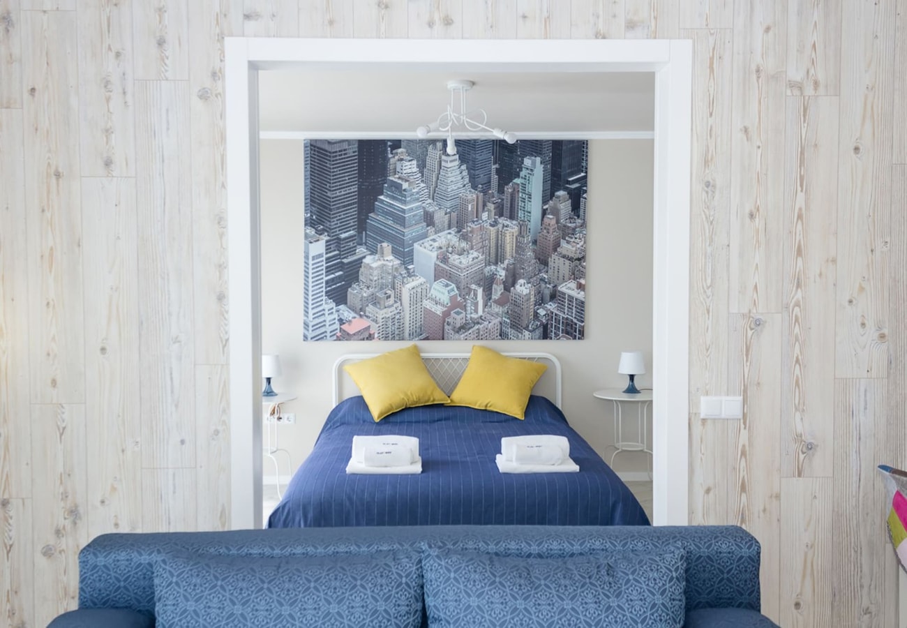 ~Sunny Blue ~ One-Bedroom Flat with Balcony Flat Manager Booking