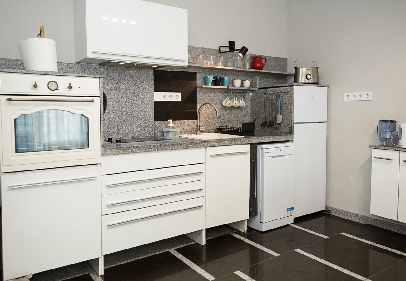 Chic 1BD Flat in St Constantine & Helena Complex 4 Flat Manager Booking