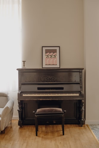 Radoslav Bacho Kiro 2BD · Elegant Escape: High Ceilings, Balcony & Piano 7 Flat Manager Booking