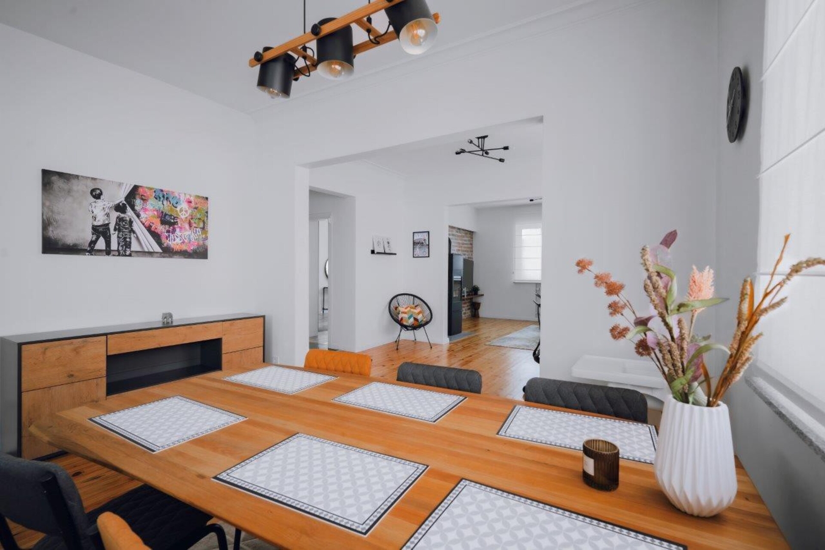 Luminous Central Retreat: Spacious 2BD Apartment 9 Flat Manager Booking