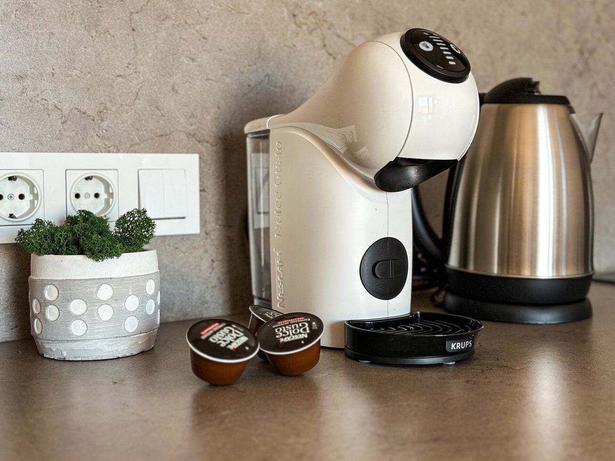 Nadya Ralevitsa 2 - 1BD · Quiet & Comfortable Urban Retreat 11 Flat Manager Booking