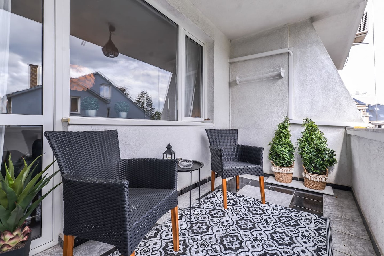 66 Apartment - Stylish Two Bedroom in Lozenets 12 Flat Manager Booking