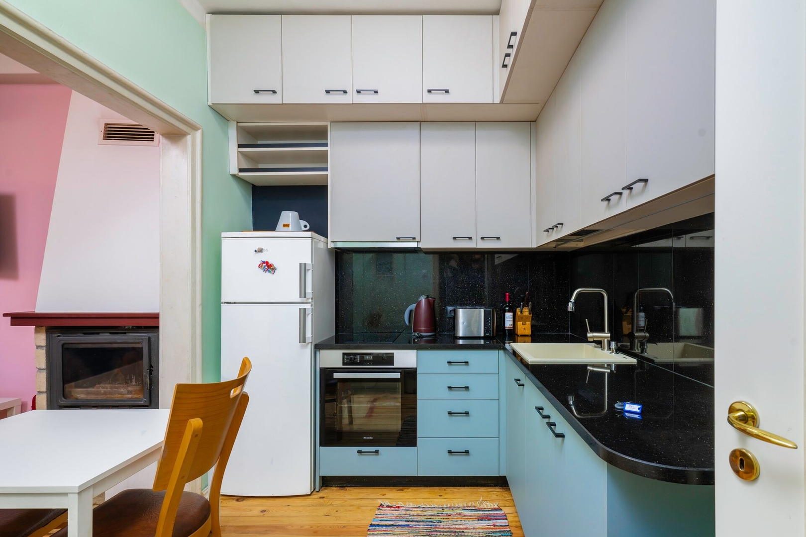 Sofia's 1BD Colourful Getaway Near NDK 1 Flat Manager Booking