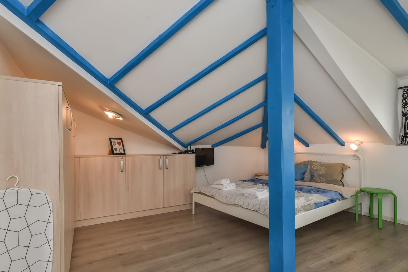 The Ivy House - A Cozy Attic near the City Center 8 Flat Manager Booking