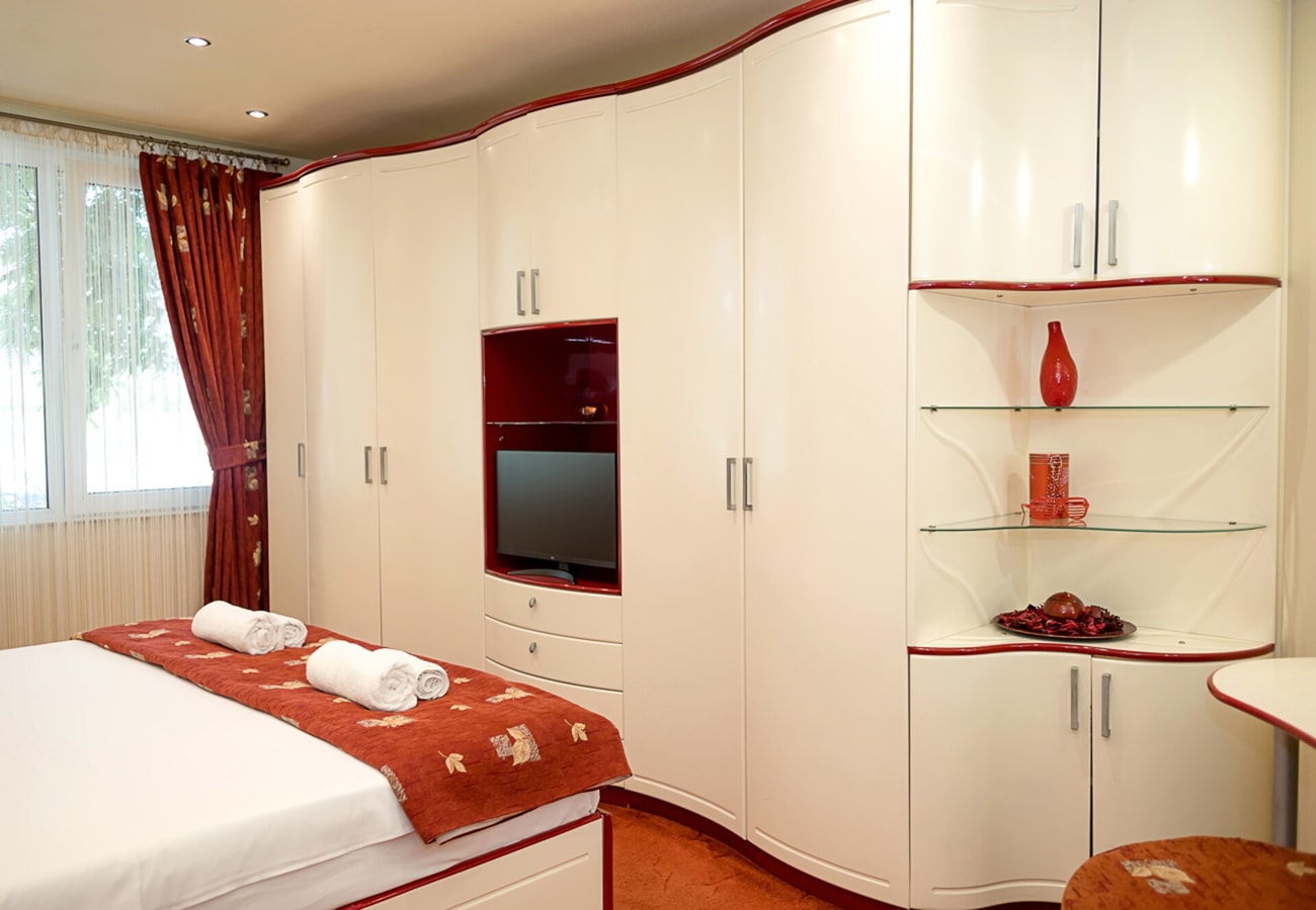 Bright & Spacious 2-Bedroom Flat in Central Varna 17 Flat Manager Booking