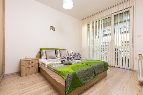 Stylish 2BD Apartment with a Nice Cozy Terrace 4 Flat Manager Booking