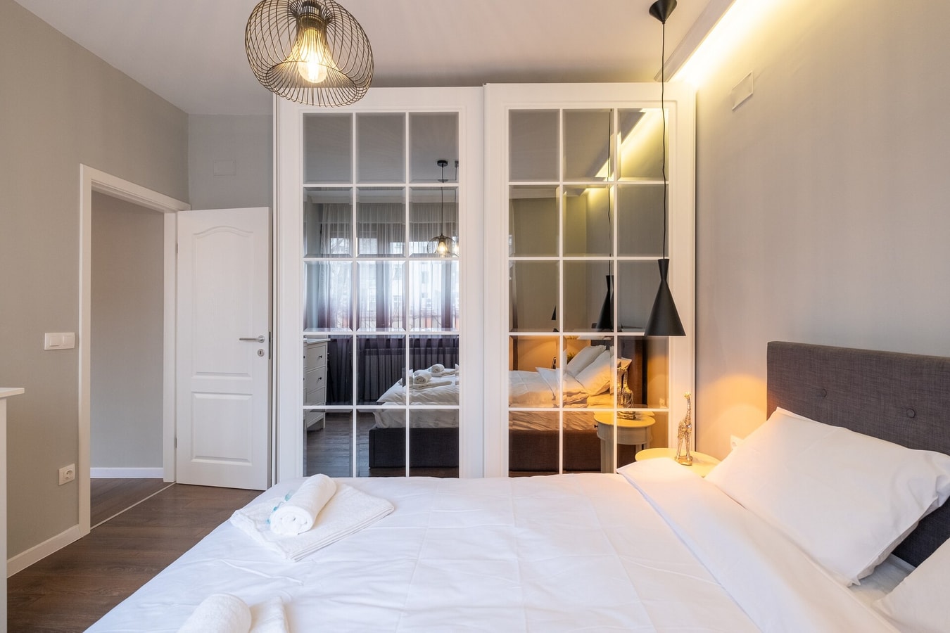 Designer & Cozy 2BD Flat In the city center 17 Flat Manager Booking