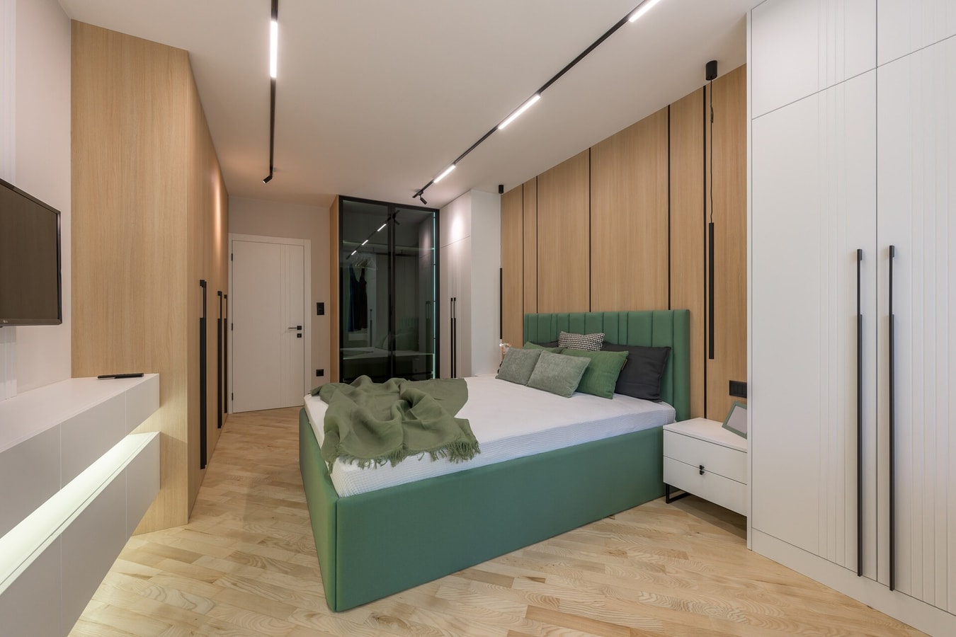 Modern Apartment in Top Center | Steps from Beach 13 Flat Manager Booking