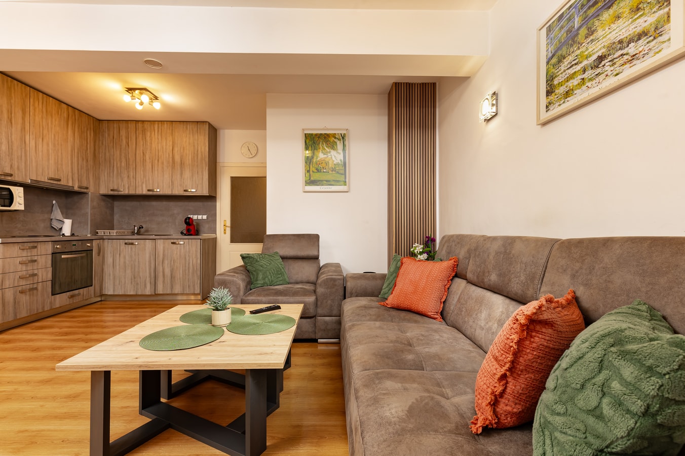 GLORIOUS - 2-Bedroom apartment near Youth Hill Flat Manager Booking