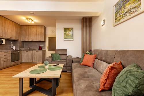 GLORIOUS - 2-Bedroom apartment near Youth Hill 0 Flat Manager Booking