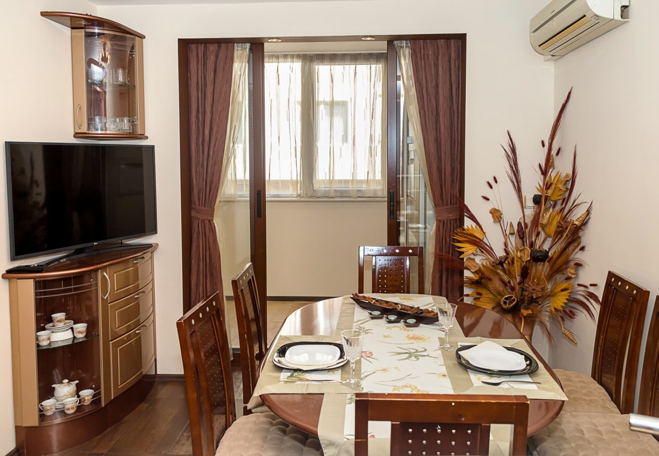 Bright & Spacious 2-Bedroom Flat in Central Varna 7 Flat Manager Booking