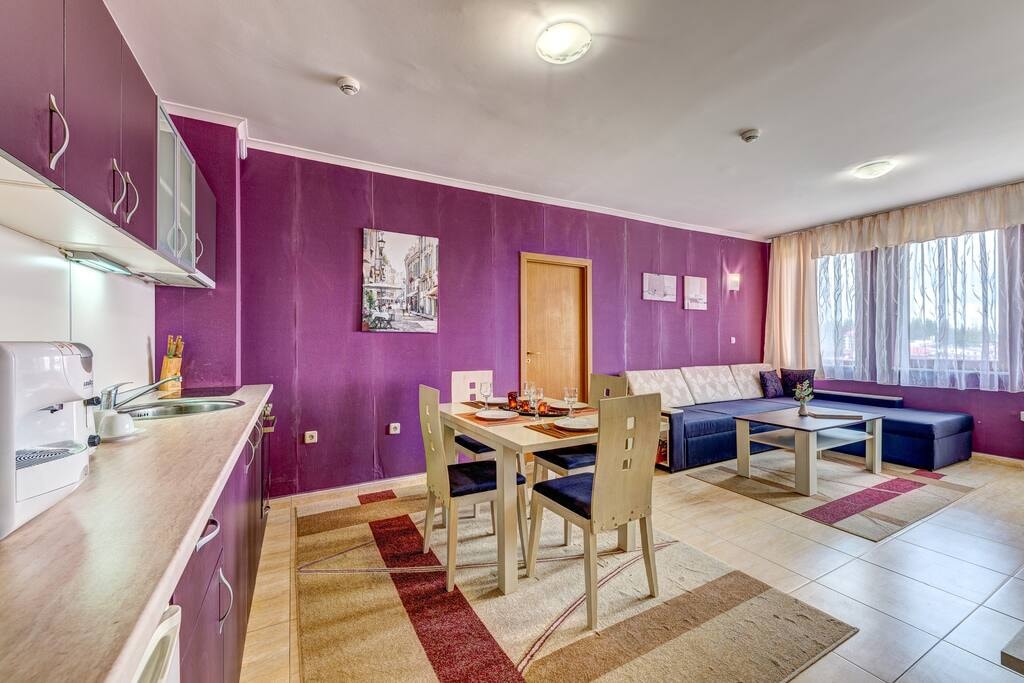 Colorful 2BD Apartment with Indoor Fireplace Flataway