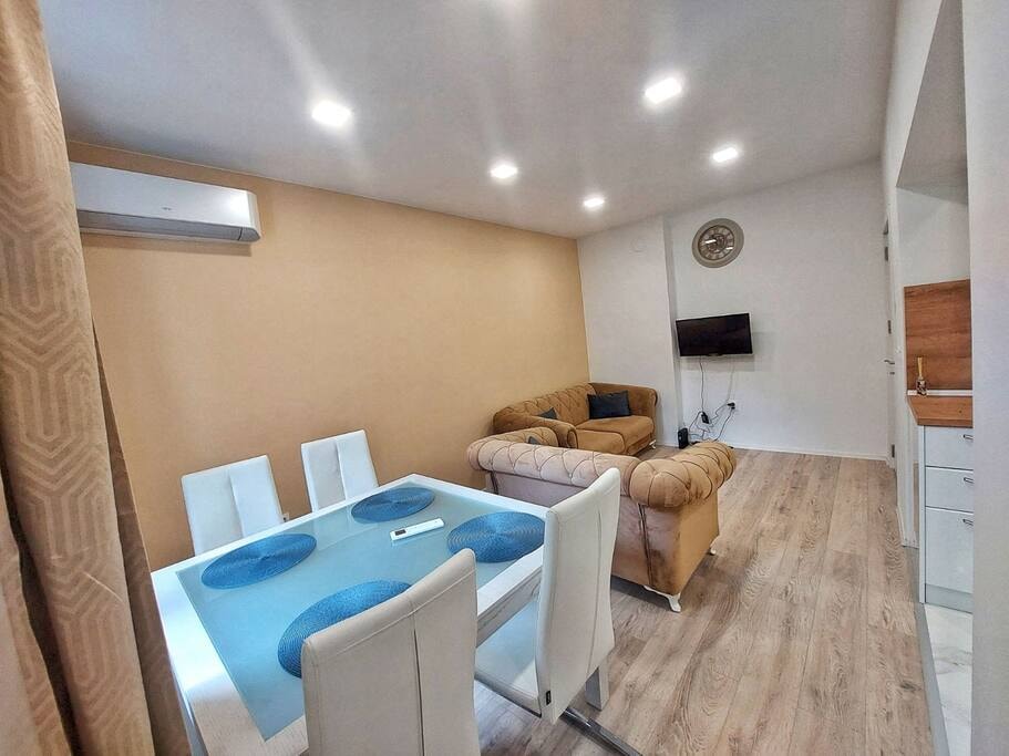 Spacious 2BD Apartment with a Nice Terrace Flataway