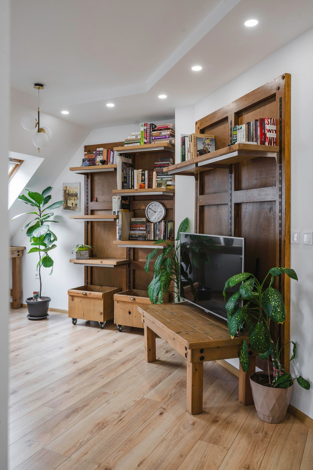 Charming & Cozy 2BD Apartment with Natural Light 6 Flat Manager Booking