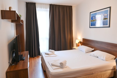 Cozy Flat with Pool & Mountain Views, Near Gondola 11 Flat Manager Booking