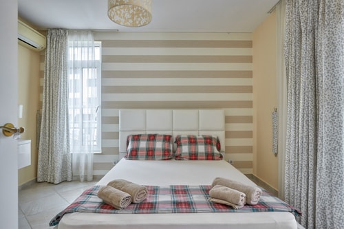 2BD Flat with Parking in Flores Garden Complex 6 Flat Manager Booking