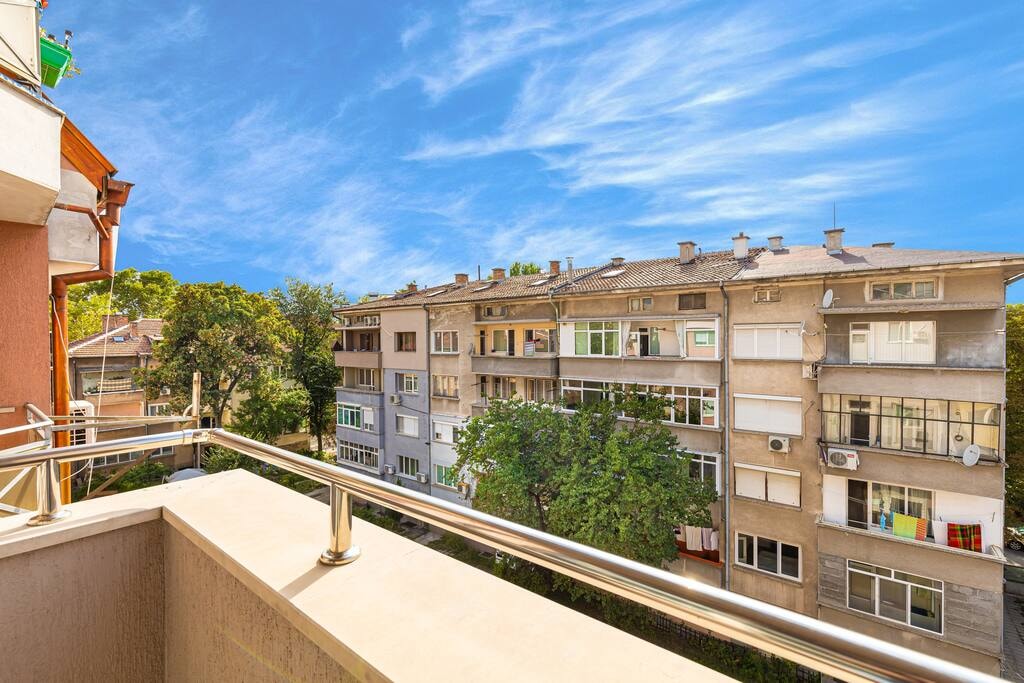 PLOVDIV Georgi Petko · Modernly-designed 1BD Apartment with Nice Terrace 11 Flat Manager Booking