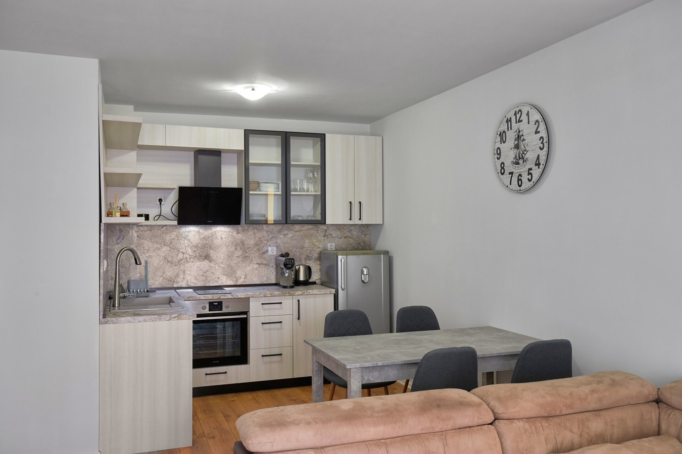 Private 1-BD Apartment with Balcony in Sveti Vlas 8 Flat Manager Booking