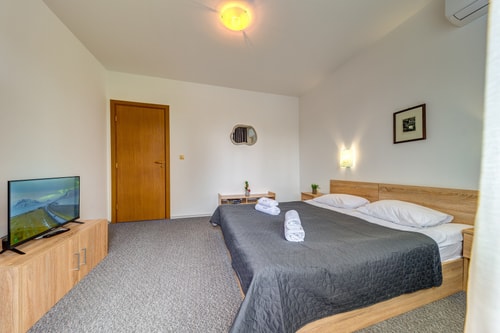 Villa Kometa  – 1BD Apt with Balcony & Forest View 6 Flat Manager Booking