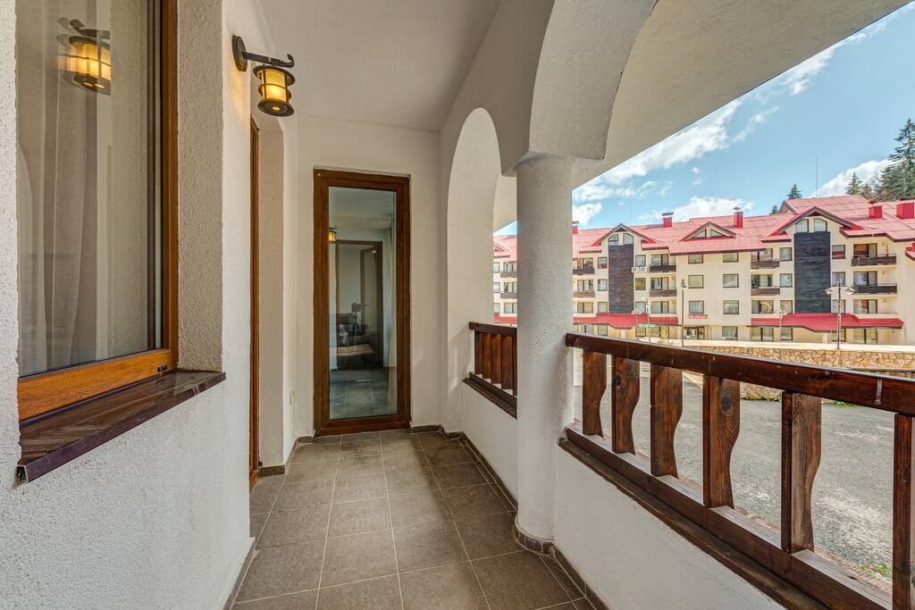 Bright and Spacious 2-BDR Apartment with Balcony Flataway