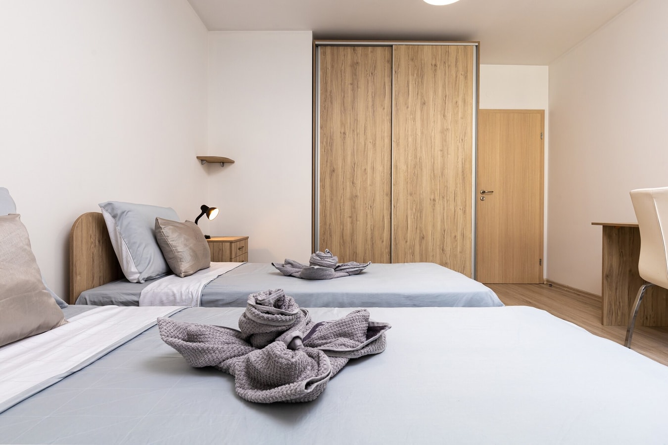 Stylish 2BD Apartment with a Nice Cozy Terrace 8 Flat Manager Booking