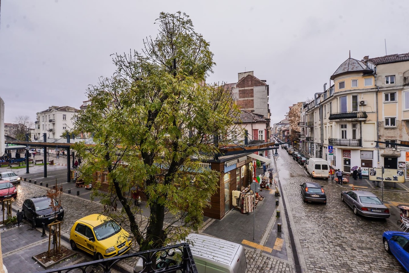 Champs-Élysées Sofia | 2BDR 2BTHR 35 Flat Manager Booking