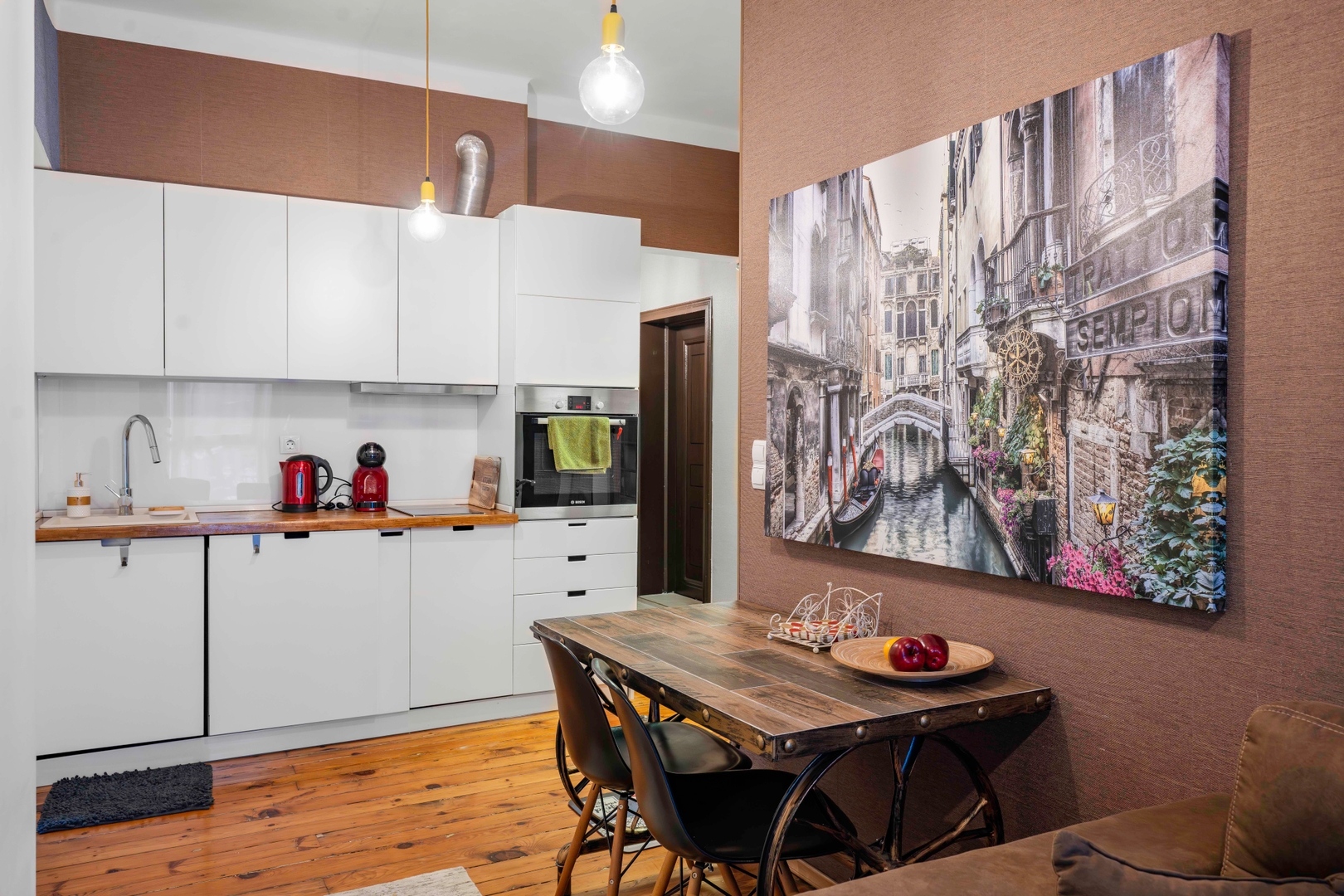 Cozy and Central 2BD Flat | At the Heart of It All 6 Flat Manager Booking