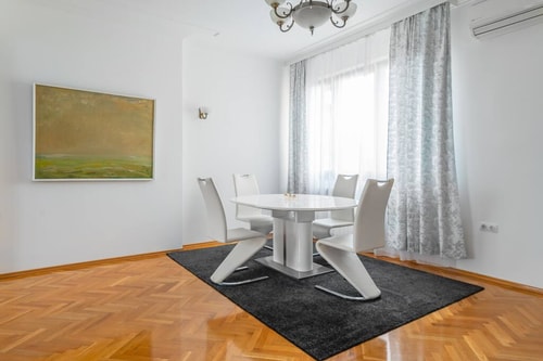 Premium Vitosha Str 2BD White & Blue Apt 8 Flataway