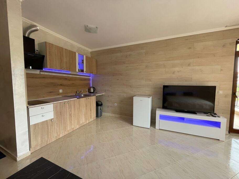 Sveti Vlas ~ Modern Studio with Pool & Balcony Flataway