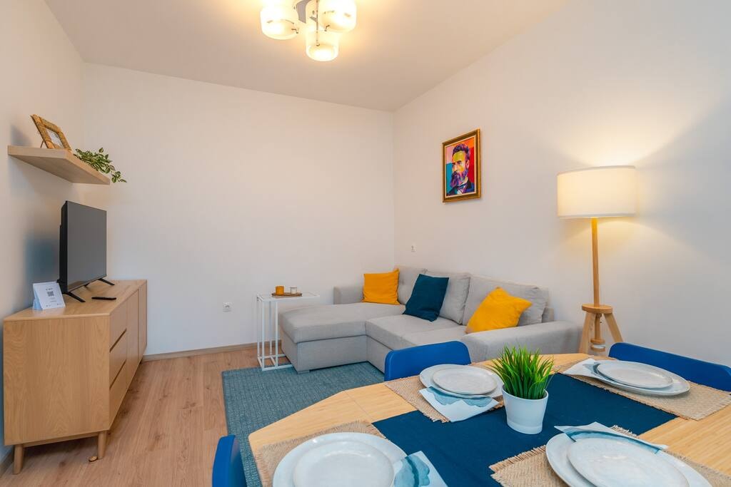 Premium Urban Retreat: Central Sofia Apartment Flataway